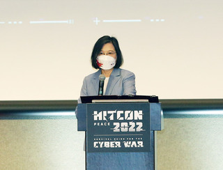 總統：網攻混合戰在台上演 盼全民強化辨識錯假訊息