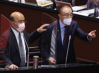 備詢一度動怒 馮世寬：年初生病醒後不再委曲求全