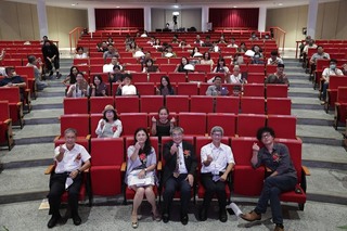 過年回不回鄉寫成詩 國中師拿教育部文藝創作獎