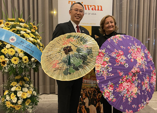 駐土耳其代表處國慶晚會 客家紙傘吸睛珍奶搶手