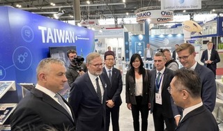 捷克布魯諾國際工業展  捷克總理參觀台灣館