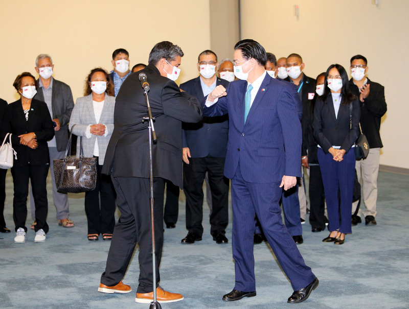 帛琉總統惠恕仁率團抵台 期待與台灣人民慶雙十 | 華視新聞