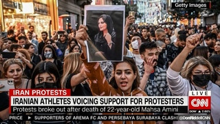 伊朗艾米尼之死掀學運 成群女學生無畏怒嗆民兵組織