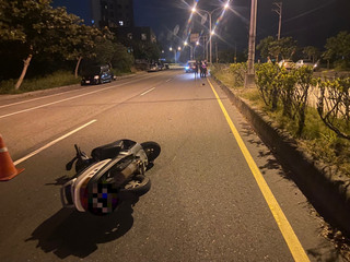 苗栗機車雙載撞護欄女死男傷 酒測均超標