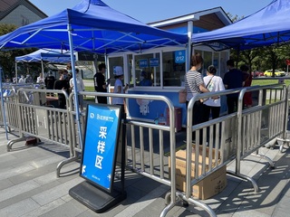 十一長假疫情反撲 上海各區執行全員核酸篩查