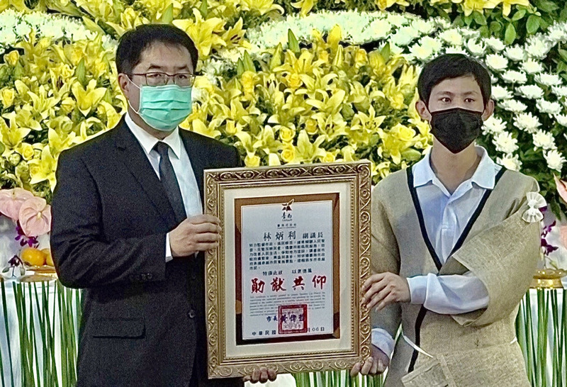 台南市副議長林炳利告別式  黃偉哲頒贈卓越市民 | 華視新聞