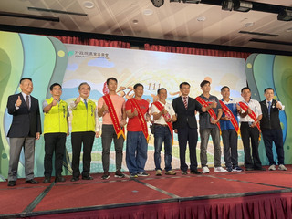 打敗700多名好手  池上、楊梅農友分奪米王冠軍