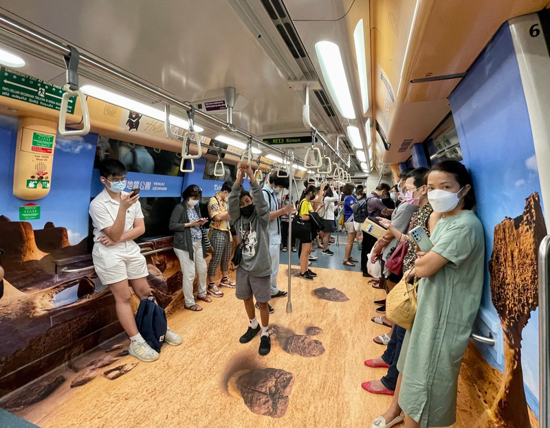 搶攻疫後旅遊市場 觀光局新加坡地鐵車廂廣告上線 | 華視新聞