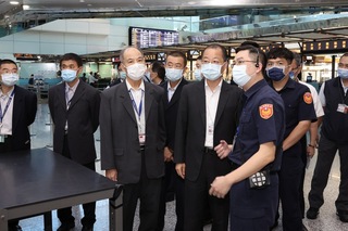 邊境鬆綁在即 警政署長黃明昭視察松機、桃機