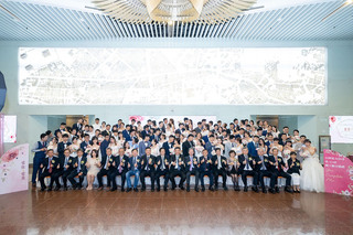 走過疫情回家結婚 台電重啟聯合婚禮51對新人步紅毯