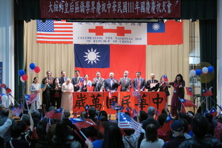 紐約皇后區歡慶雙十 僑胞不畏低溫展現熱情