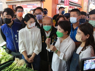 陪高虹安參訪 盧秀燕：已為林耕仁站台態度清楚