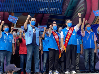 新竹縣站台 馬英九讚楊文科會賺錢還債給福利