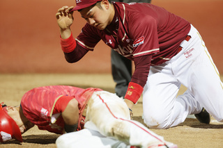 郭天信梁家榮三壘碰撞  葉總：守備動作可再修飾