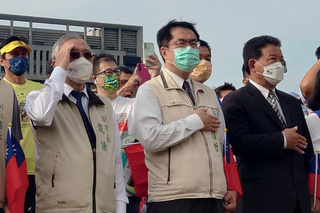台南國慶升旗 黃偉哲籲支持國家面對挑戰