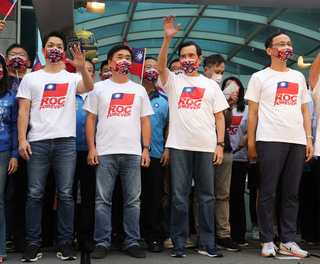 自辦國慶升旗典禮  馬朱批綠別讓中華民國隱形