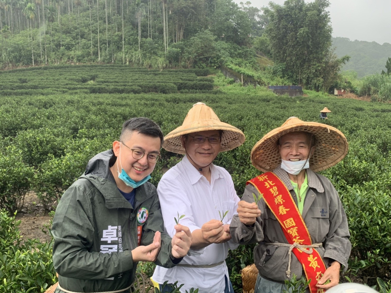 林佳龍卓冠廷拜訪國寶製茶師 盼台灣茶藝發揚光大 | 華視新聞