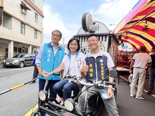 跨高屏溪為議員站台 柯志恩讚黃明賢潛力無窮