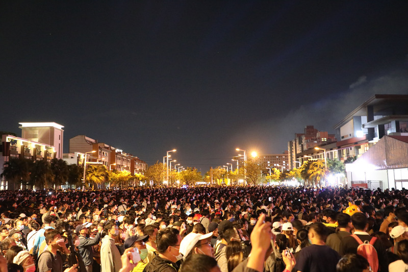 國慶焰火在嘉義  2.6萬顆45分鐘湧25萬人觀賞 | 華視新聞