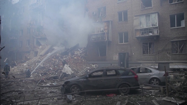 俄羅斯狂炸烏克蘭 BBC記者連線到一半急撤躲飛彈 | 華視新聞