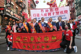 紐約華埠歡慶雙十  睽違3年首度封街遊行