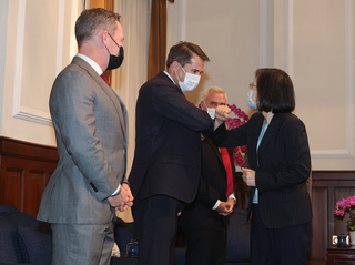 蔡總統接見美議員訪團 盼簽署避免雙重課稅協定