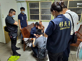 嘉縣專勤隊查獲12名非法移工  1人是肇逃通緝