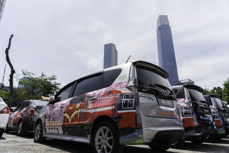 搶攻疫後旅遊市場 台灣觀光廣告車穿梭大馬街頭 | 華視新聞