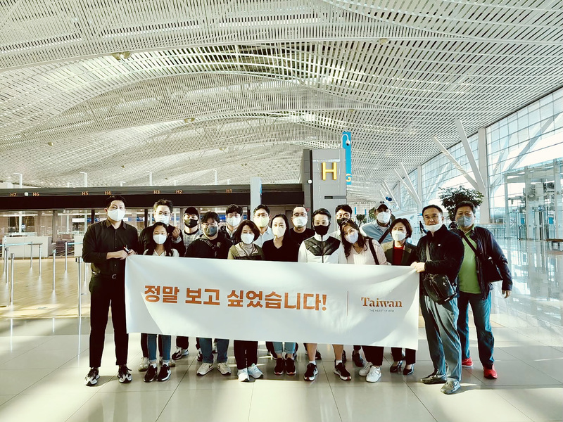 國門解封首日 韓旅客媒體組團赴台 | 華視新聞