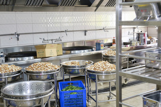 台南麻豆國小中央廚房啟用 供應8校2500名師生