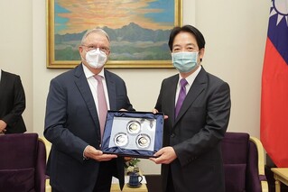 賴副總統接見世界棒壘球總會長 感謝推廣棒球