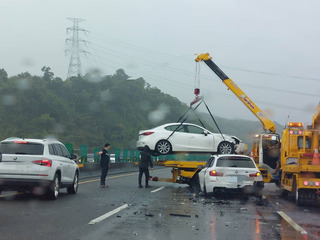 國3北上82.2公里多車追撞車禍  多人受傷