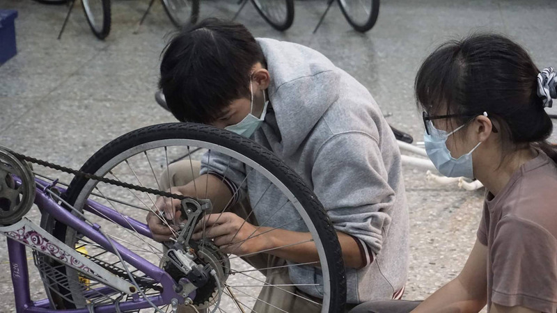 清大自行車社提供免費修車 幫學生減輕負擔 | 華視新聞