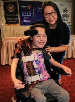 生命平等而美麗 廖佳琳為漸凍症患者辦時裝秀