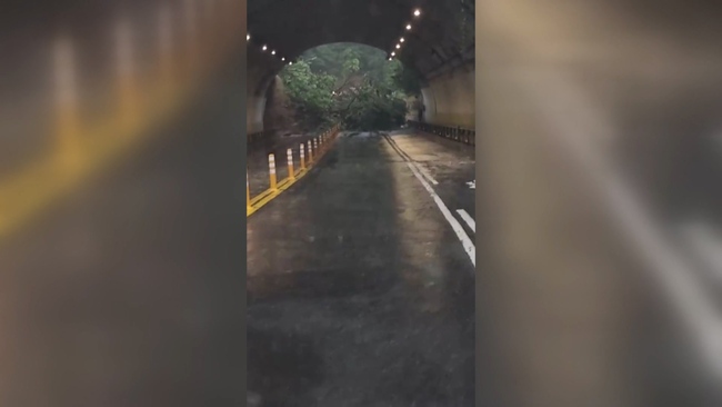 颱風尼莎豪雨釀土石崩塌  內湖康樂隧道雙向封閉 | 華視新聞