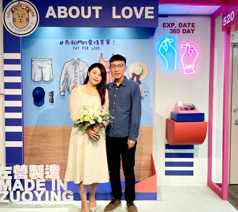 高雄戶政事務所改造結婚背板 吸引逾千對新人登記 | 華視新聞