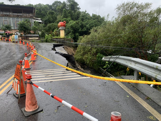 汐止汐萬路3段外側大面積坍塌  估2個月修復