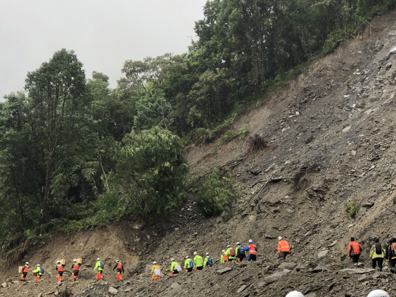 逾300人受困明池山莊3天  增3斷點物資運送困難 | 華視新聞