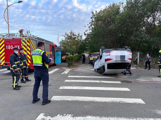 台中南屯自小客車、計程車路口碰撞 7傷送醫