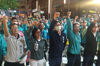 陳其邁里長之友會成立 柯志恩廟口開講與市民對話