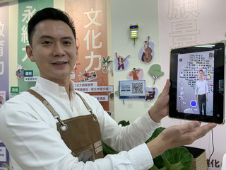 鄭朝方開箱競選總部  結合AR科技呈現政見