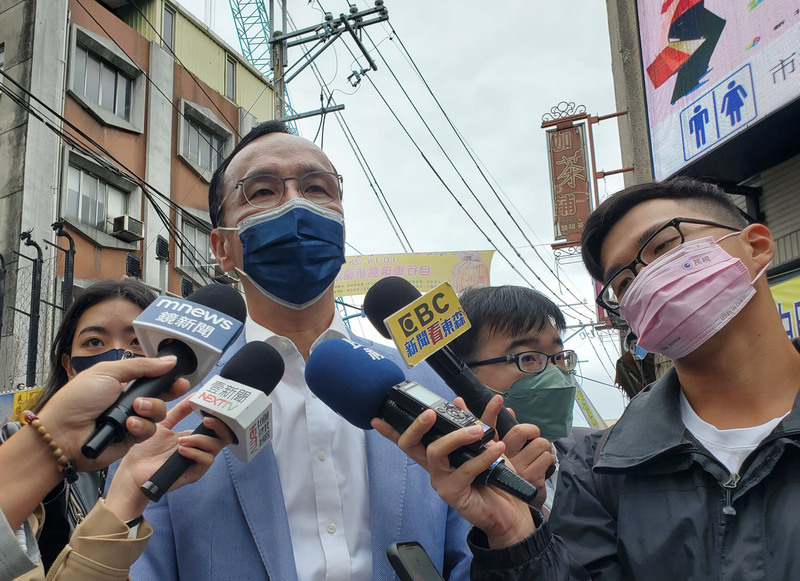 鍾東錦訪柯文哲  朱立倫：謝福弘禁得起考驗 | 華視新聞