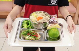 「班班吃石斑」高雄上菜 國中營養午餐加菜龍虎斑