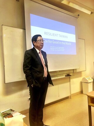 駐斯洛伐克代表赴大學演講 闡述韌性台灣