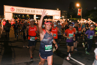 長榮航空城市馬拉松開跑 跑1公里就可拿哩程