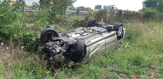 國道1號水上段轎車翻落邊坡 孕婦拋飛幸僅輕傷