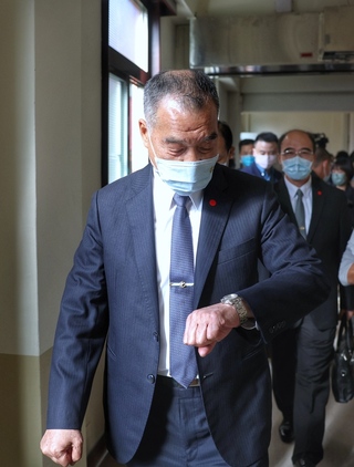 義務役月薪1.5萬元  邱國正：大家接受國防部也接受