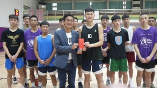 蔡適應邀台啤隊友誼賽 謝國樑盼打造無障礙城市