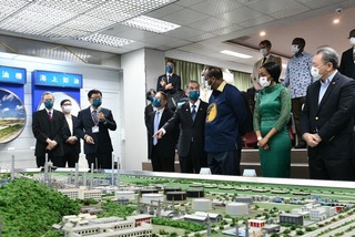 史瓦帝尼國王代表團訪台 參訪中油桃園煉油廠