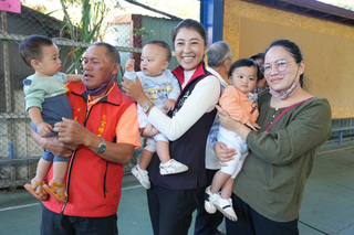 蔡培慧車隊掃街10小時拜票 許淑華仁愛原鄉提政見